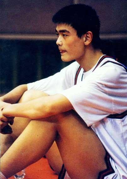 去nba前的姚明出生媒体报道应是误传上体校就为能吃好
