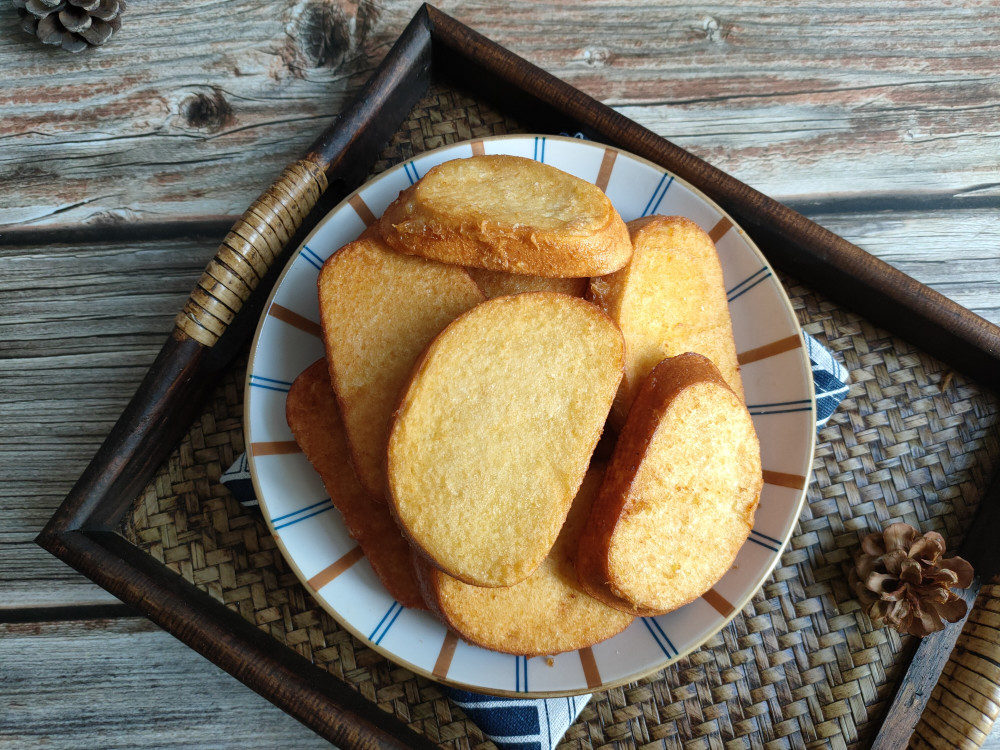 做炸馒头片有人直接炸有人蘸蛋液教你正确做法酥脆不油腻