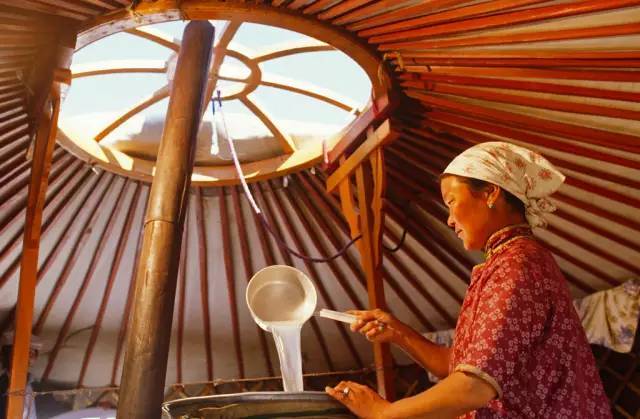 ▽马奶酒草原酒的初级阶段1白酒和黄酒体系之外,边疆