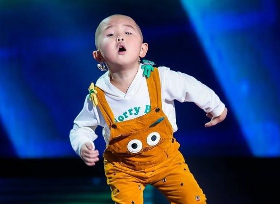 5岁上春晚,为父母挣数百万的张峻豪,如今为何没有任何消息了?