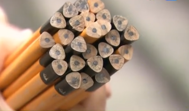 浙江女子网购36支大品牌铅笔 有刺鼻的油漆味 官方店也有假货 腾讯网