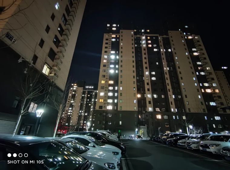 小米10s夜景模式解析力下降,画面细节发虚.