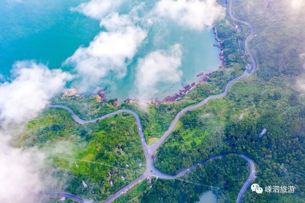 泗礁島左岸公路,大霧散去,海路青蔥泗礁島