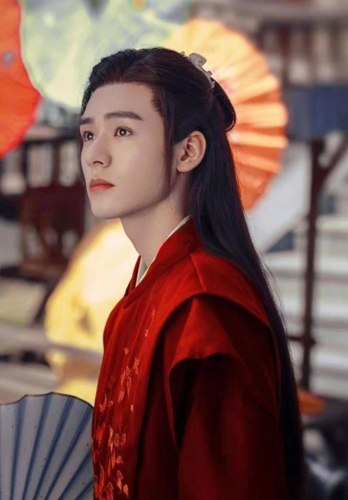 龚俊争取《帝皇书》!目标搭档顶流小花,邓伦却成最大障碍