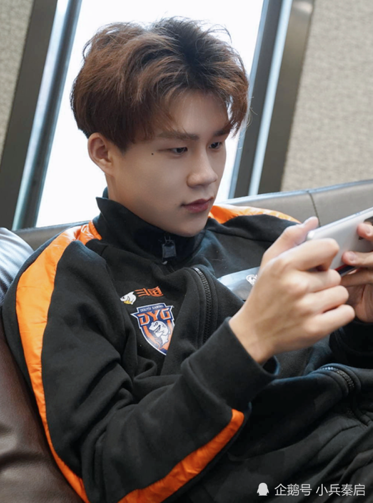 estar惨败dyg!小义风格转变,花海愁容满面,观众在评论区集体怀念猫神!