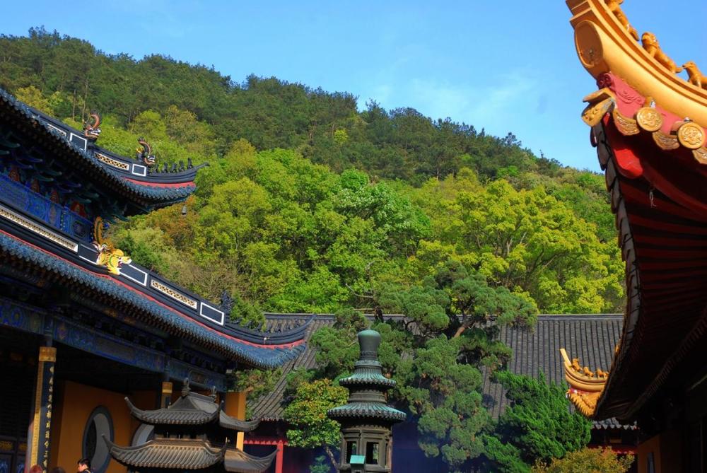 普陀山三大寺之一现存殿宇294间有百年历史