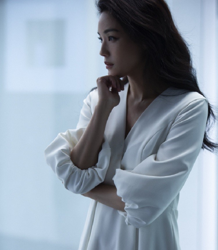 舒淇也太随性了,一身西装配拖鞋录制综艺,这才是真正的真人秀吧