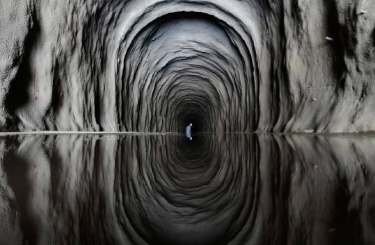 "地心人"真的存在吗?为何人类钻孔10000米,却选择中途停止?