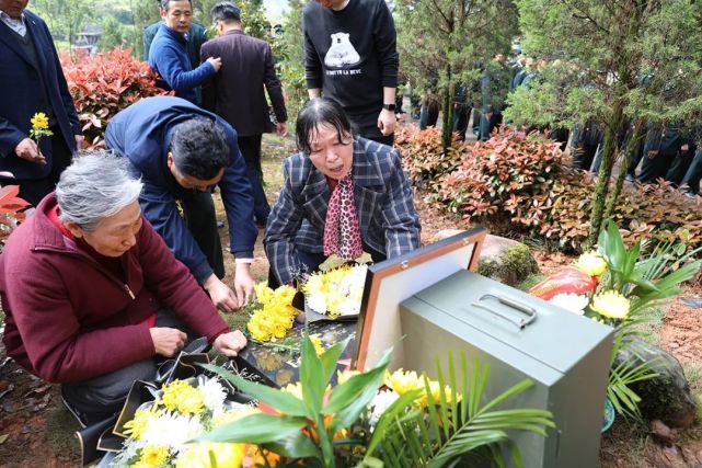 徐荣明烈士请入列