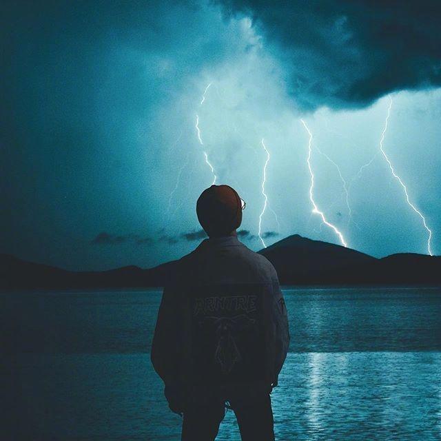 深夜无眠的心情说说越读越难过让人潸然泪下