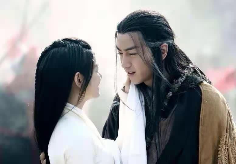 刘亦菲陈晓甜蜜牵手俊男靓女真养眼网友过儿和小龙女磕到了
