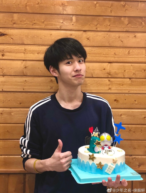 中央戏剧学院艺考第一名引争议蛇精脸吓坏网友p图用力过猛