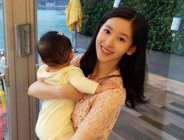 比刘强东大5岁的丈母娘长啥样 看了本人照片后 网友表示自闭了 腾讯新闻