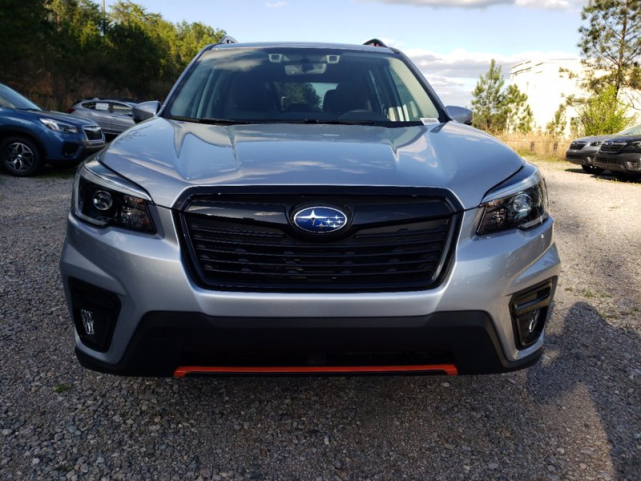 新款斯巴鲁森林人外观大气又很显档次网友进口身份有面子