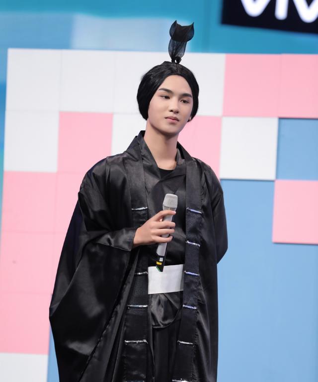 暴走漫画人黄明昊密室大逃脱cos狗卷棘白发模样精致又软萌