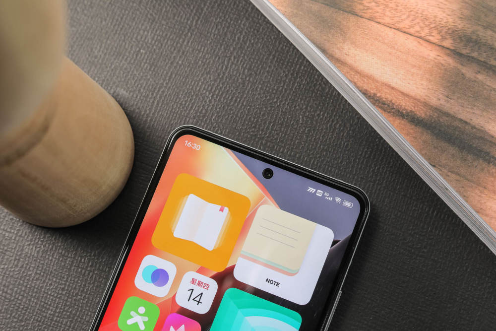 延续经典传奇配色,为你一一解析iqoo 7身上的科技美学