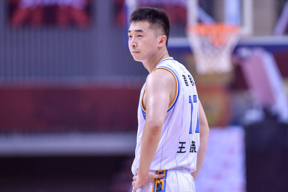 北京输广东王骁辉难救主阿豪麦克雷被弃后场梦游裁判太黑