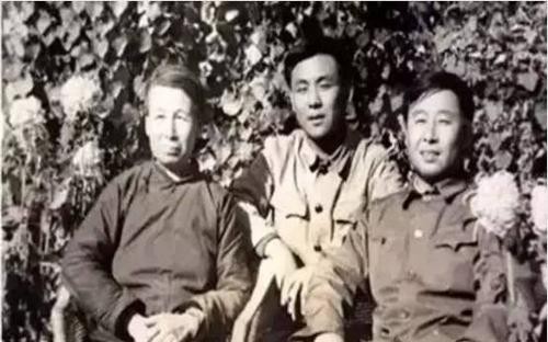 后来路遥又遇到了一位北京的女知青,与上一个相比,林达不在乎路遥的