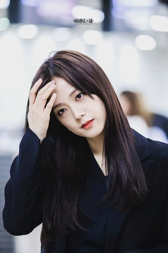 "冷脸帅哥"金智秀jisoo