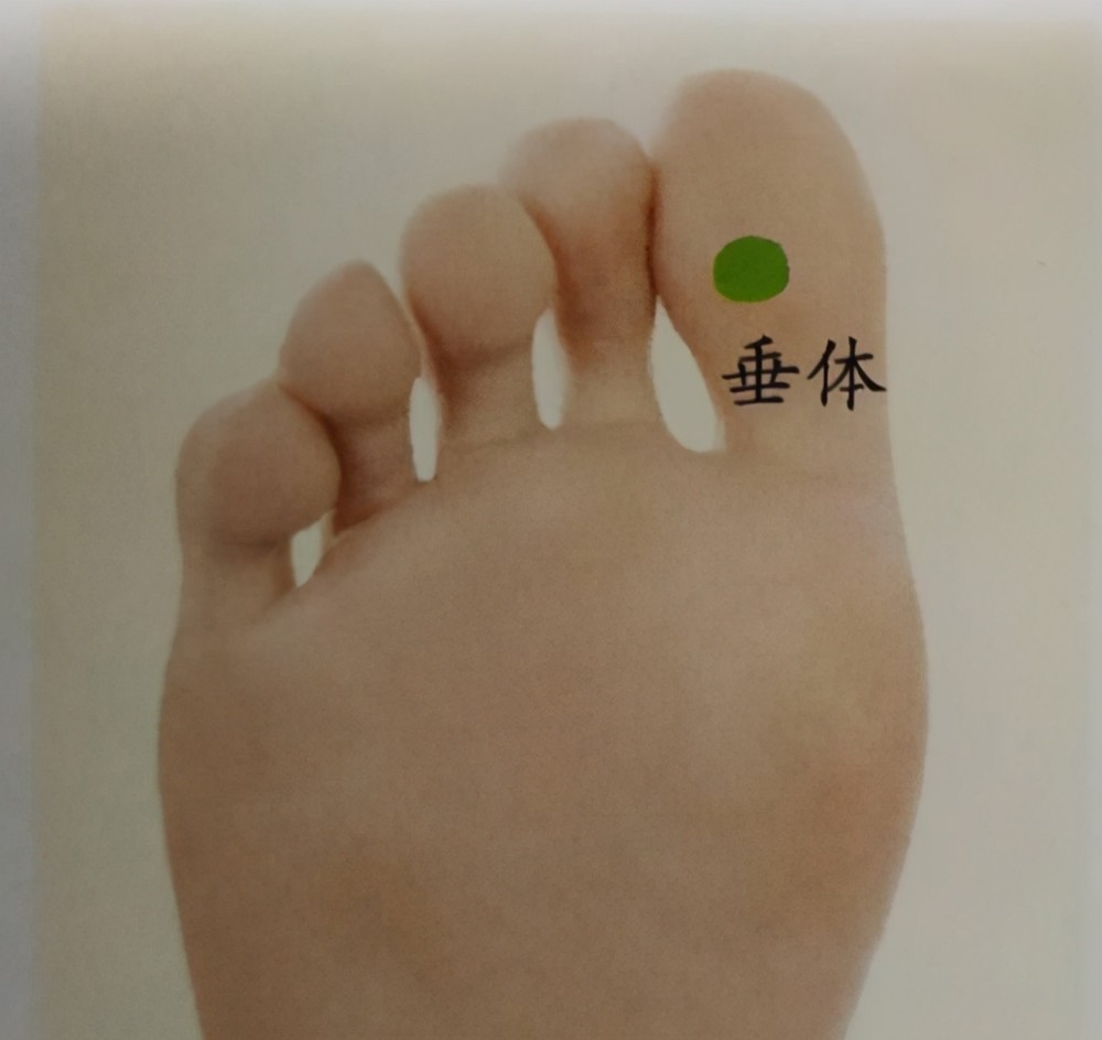 家长可以通过给孩子按摩大脚趾的方式,来刺激和改善脑垂体的功能,可以