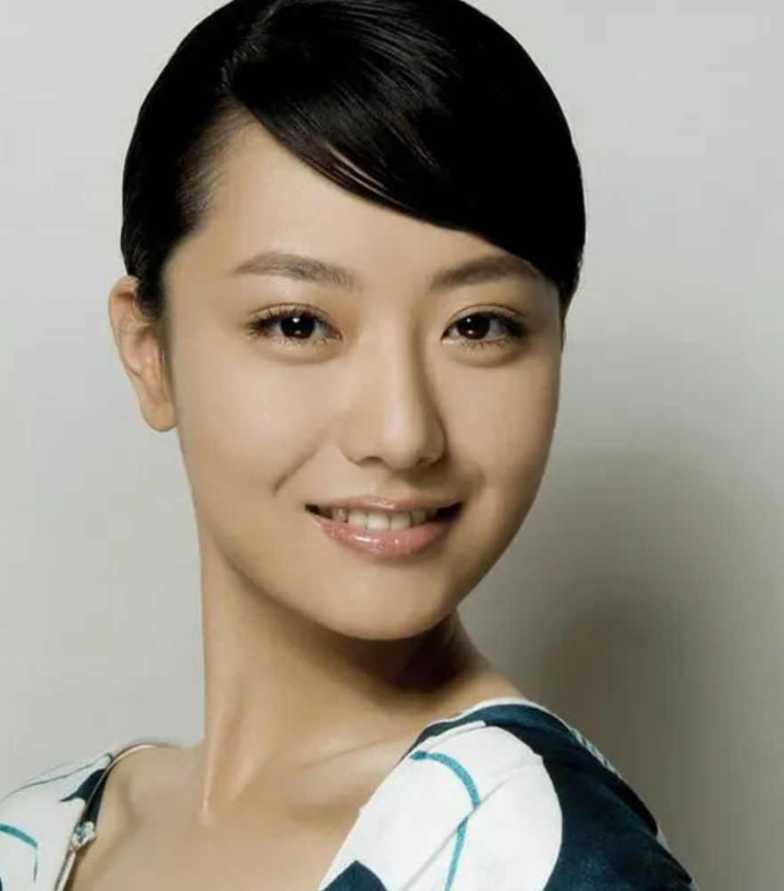 女神白冰的成名往事,和她生命中爱错的那个男人