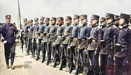 真不是穿越!他们真是清军,现代化装备的清军