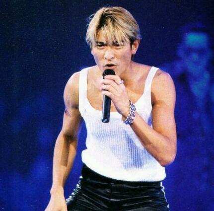 "头号粉丝"朱丽倩的艰难上位路,和刘德华一次又一次的命犯桃花