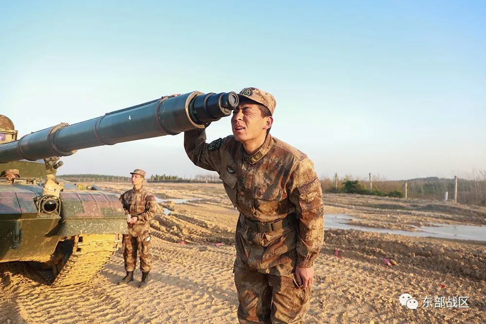 三界坦克战斗射击打响