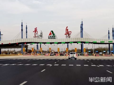 驾驶员注意返程高峰来临部分靠近青岛市区位置路段堵车严重