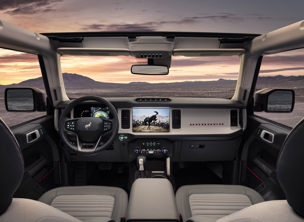 首台新款福特"烈马"拍出上百万美元,坦克300可没这待遇_腾讯新闻