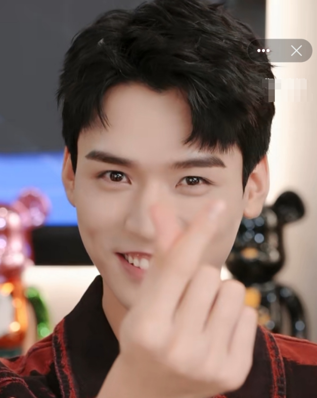 龚俊现身薇娅直播间离开山河令滤镜后这脸蛋确定认真的