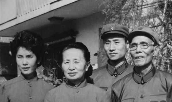 郑其贵共接到5条命令有1条能救180师可惜韦杰没有坚持