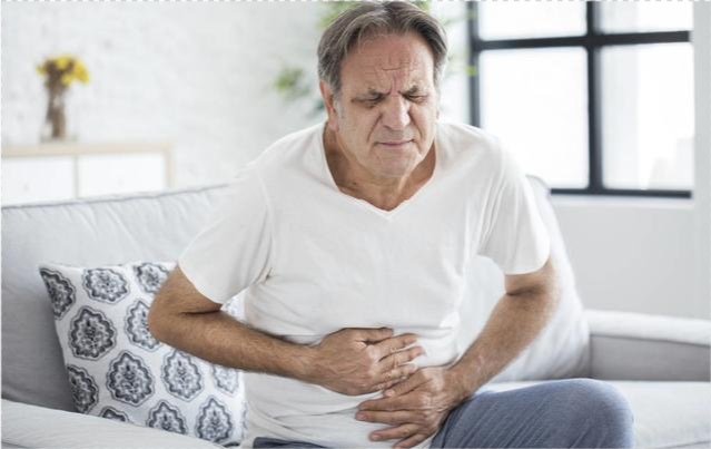 其中一位老年人本来就长期冠心病心绞痛,在家几天没解大便,结果上厕所