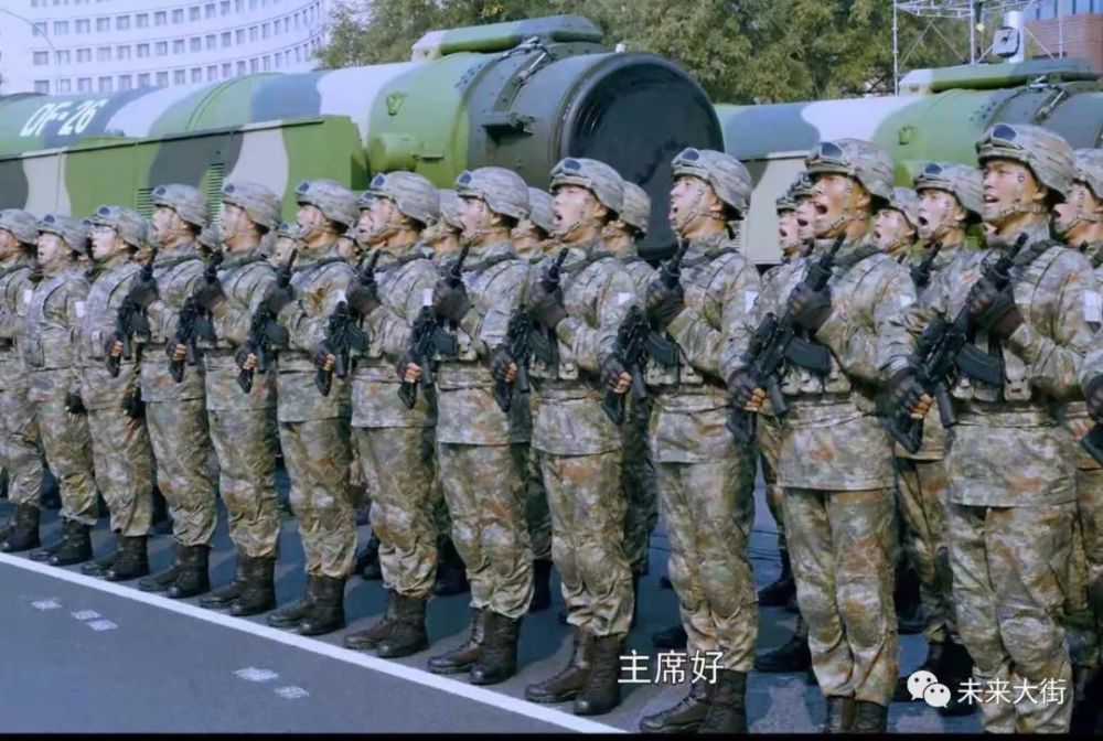 未來大街軍事館2019年國慶大閱兵裡的新式迷彩與新式步槍