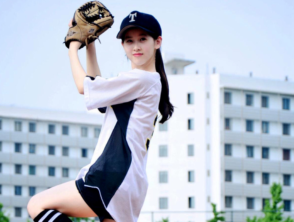 "奶茶妹"章泽天晒健身照,发文称:春天来了,该操练起来啦_腾讯新闻