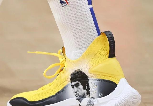 基金会值得一提的是是李小龙和他的家人鞋身上的定制图案ua curry