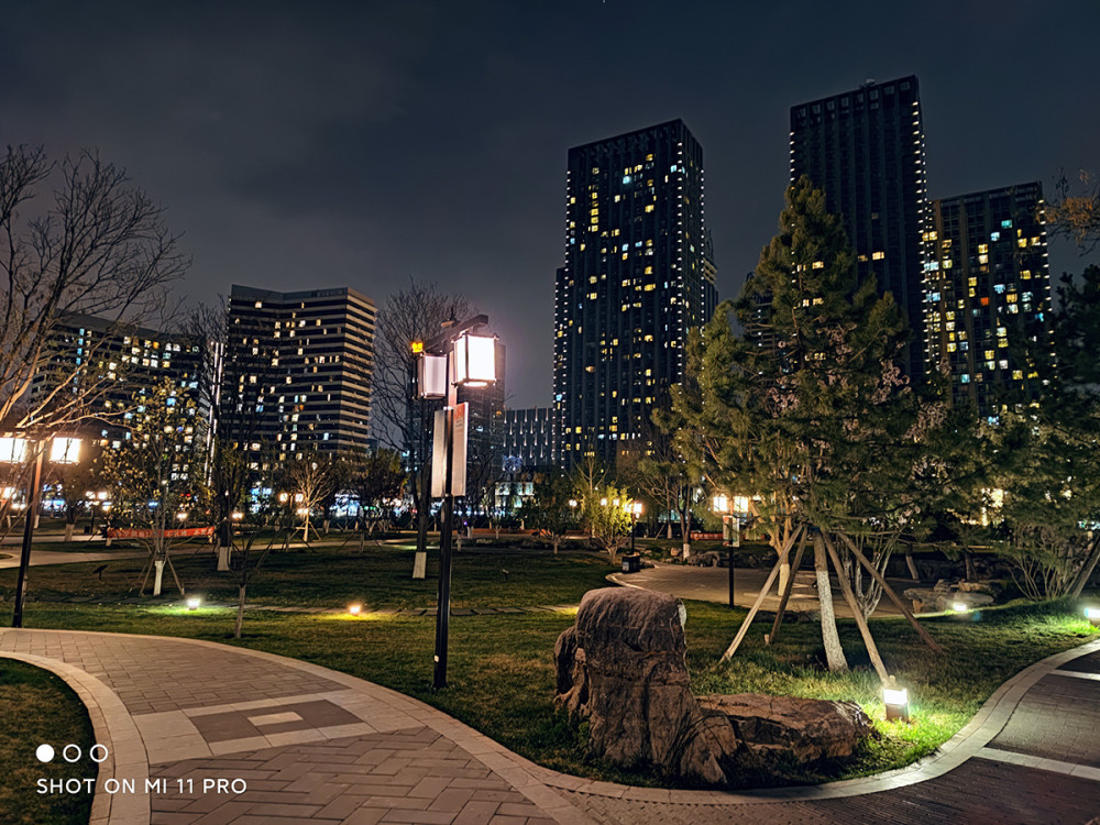 小米11pro夜景拍摄体验放胆拍不要担心光线不够