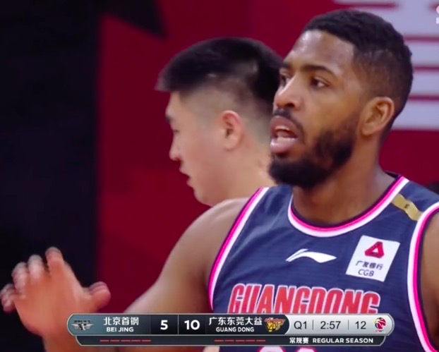 杜锋被迫临场改变关键计划，签了NBA水货外援？成广东一大败笔