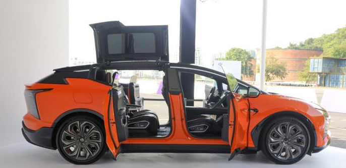 车长52米对开门鸥翼门58万起售特斯拉modelx危险了