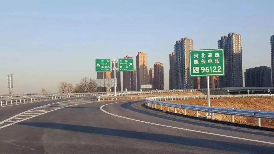 京秦高速河北廊坊三河段部分失效反光标识计划4月更换完成