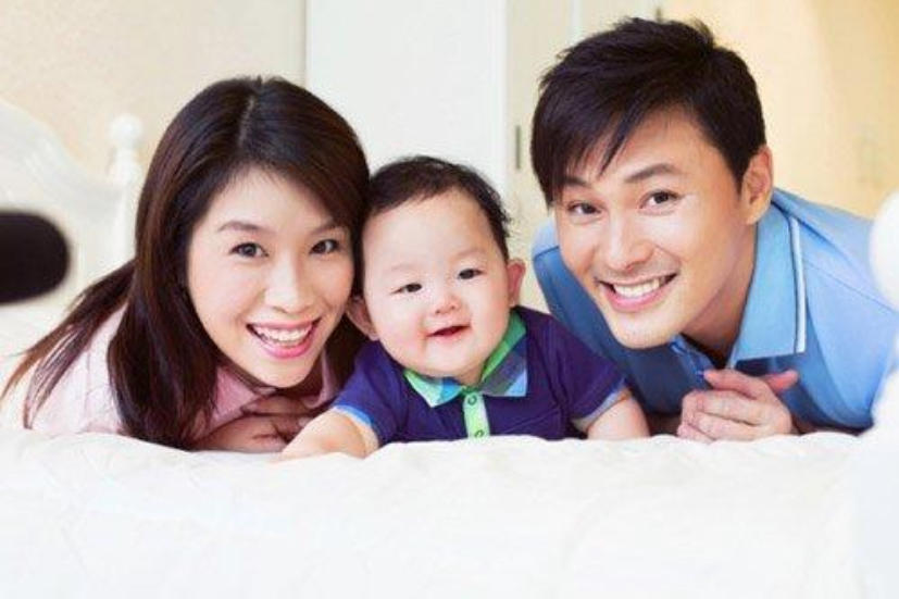 曹永廉自曝与萧正楠合作太多已无话可说,新剧亲热戏感到尴尬_腾讯新闻