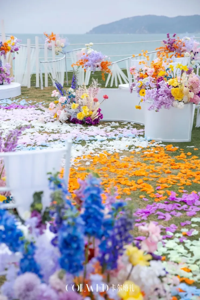 色彩绚丽的浪漫花海户外婚礼,这是属于我们的花园圆舞曲_腾讯新闻
