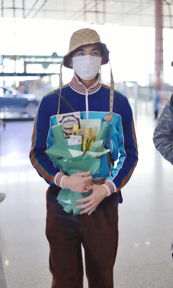 吴磊把粉丝送的笋吃了