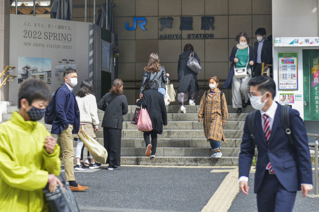 新華社/美聯4月4日,日本大阪府知事吉村洋文(屏幕左上角)出席日本全國