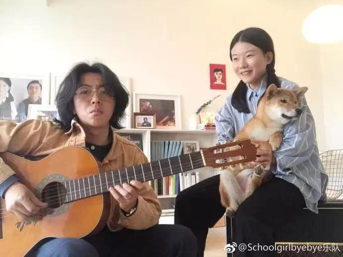 在微博的超话社区中,大众网·海报新闻记者通过网友得知,更生仔原名许