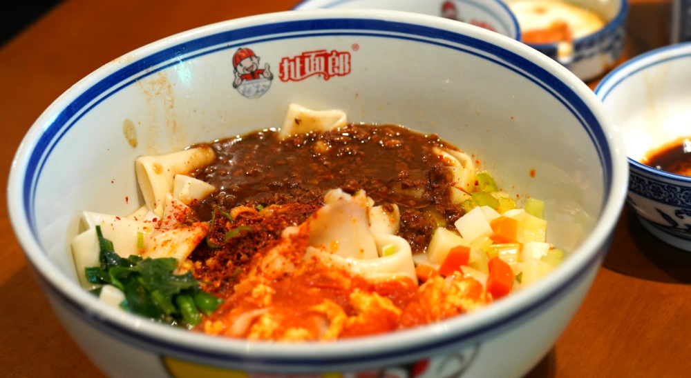 陕西biangbiang面听觉嗅觉视觉全方位满足人们对美食的想象