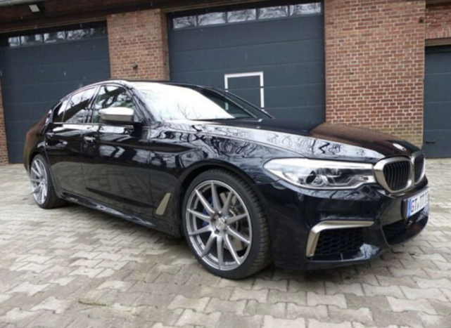 外观设计更显豪华宝马m550i海外实拍图