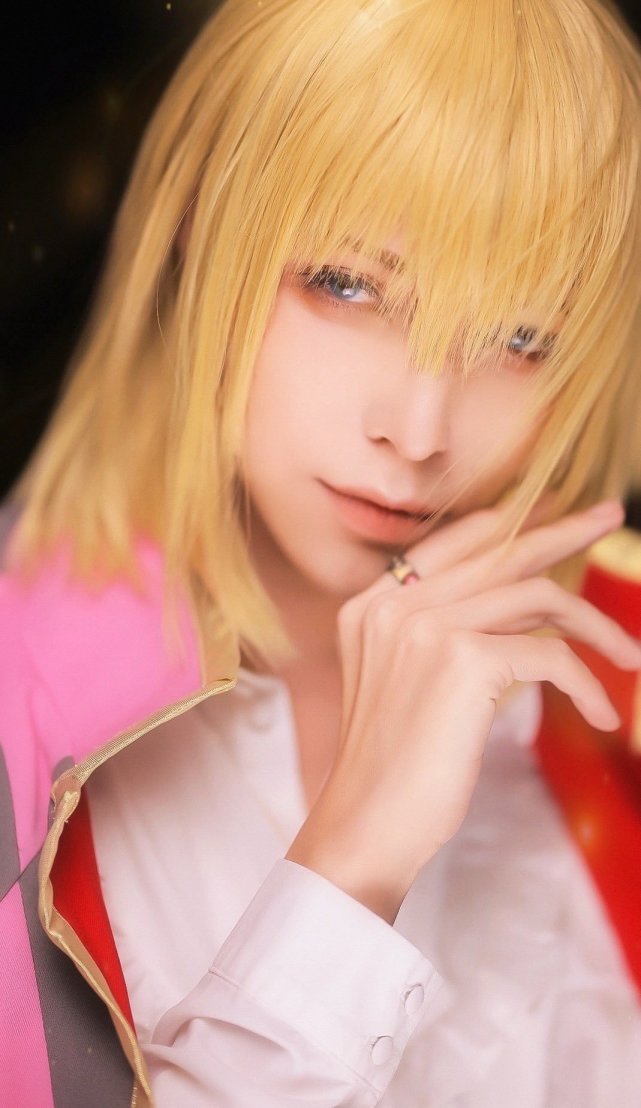 国外大神cos哈尔的移动城堡是心目中的哈尔没错