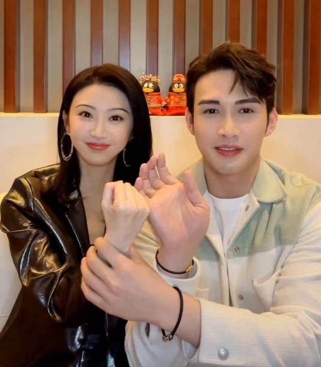 景甜和张彬彬直播有点尴尬默契度不高景甜更显主动