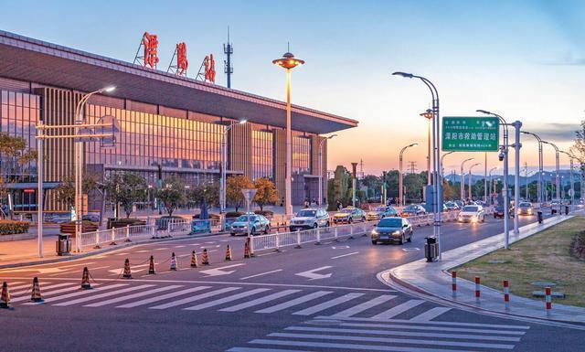 溧阳市两座设计独特的火车站